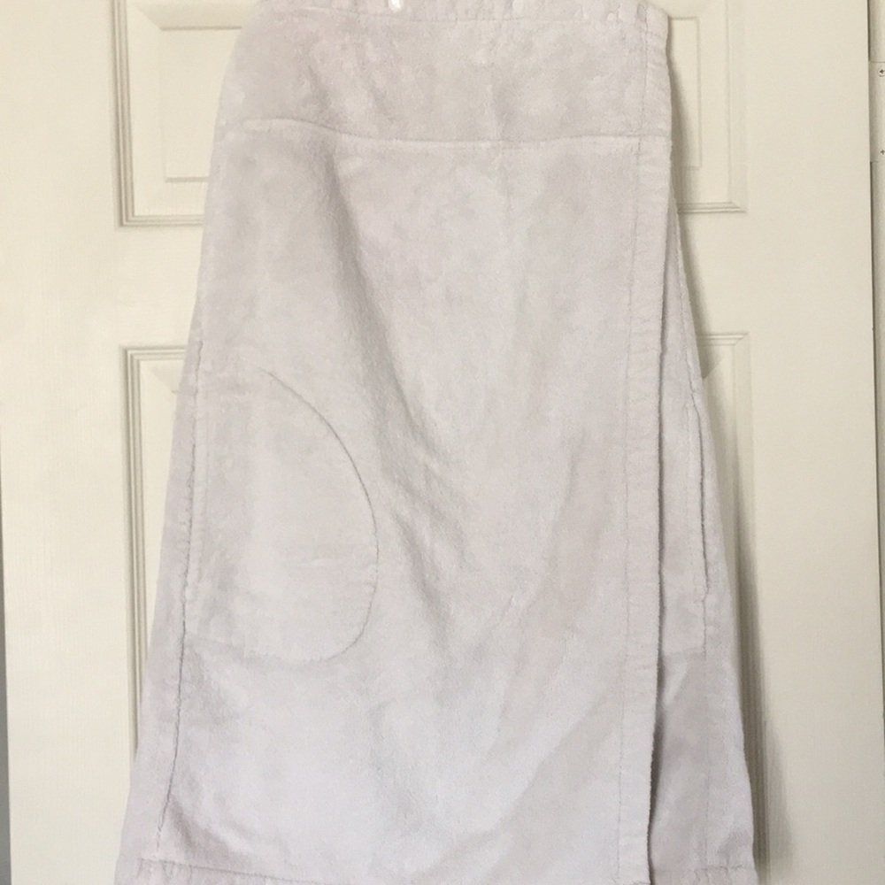 Luxurious Hammacher Schlemmer Towel Wrap